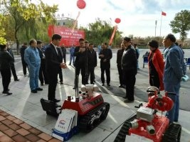 排煙機(jī)器人，滅火機(jī)器人亮相北京市全市應(yīng)急救援演練