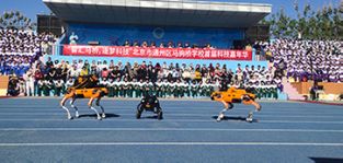 凌天攜帶四足機器狗、偵檢無人機等高精尖裝備走進校園，助力北京通州市馬駒橋學校首屆科技嘉年華